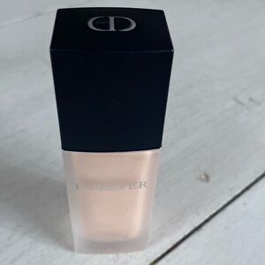 Dior Forever Skin Wear Foundation, color 2.5 W